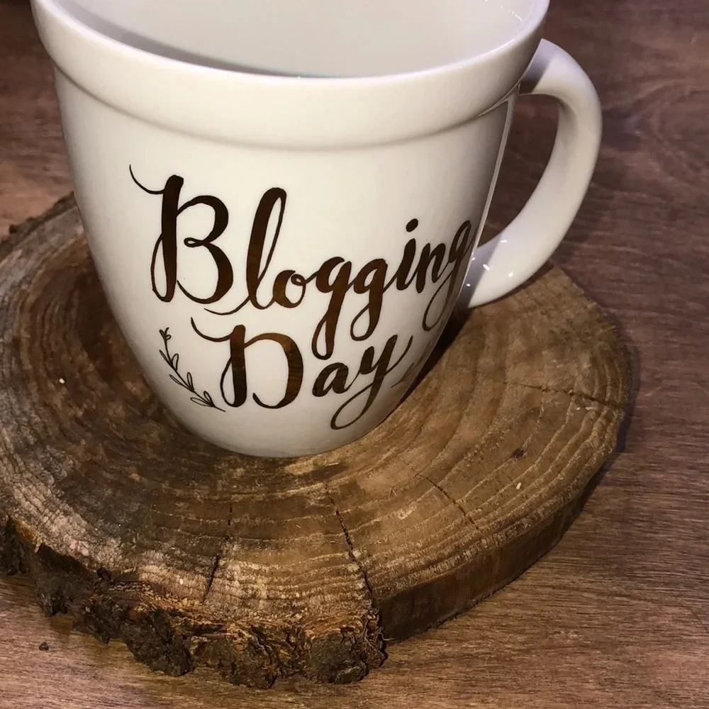 Blogging Day Bloggers gold calligraphy coffee mug